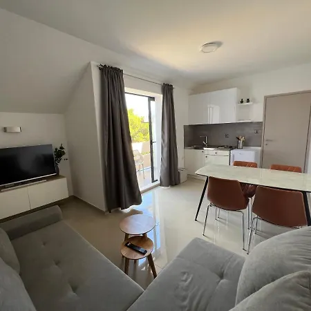 アパートホテル Felix ムルテル