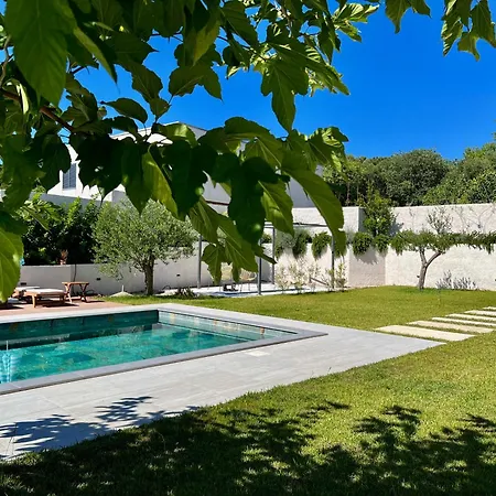 アパートホテル Felix ムルテル