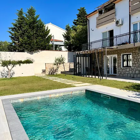 アパートホテル Felix